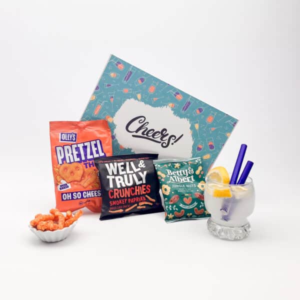 Apero snacks gepresenteerd in een brievenbusdoosje