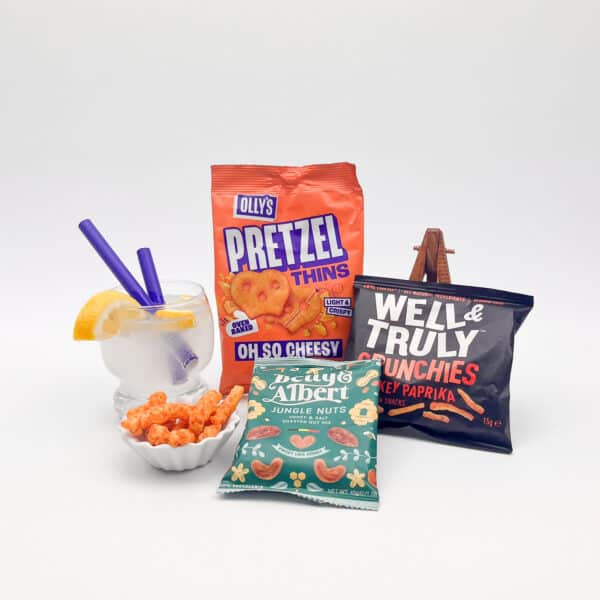 Apero snacks gepresenteerd in een brievenbusdoosje