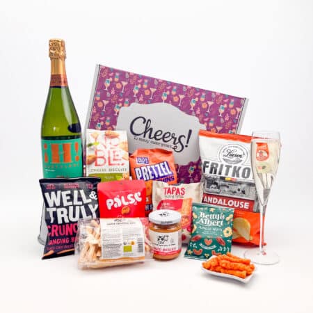 Apero box XL met fles cava met giftbox met opdruk op achtergrond