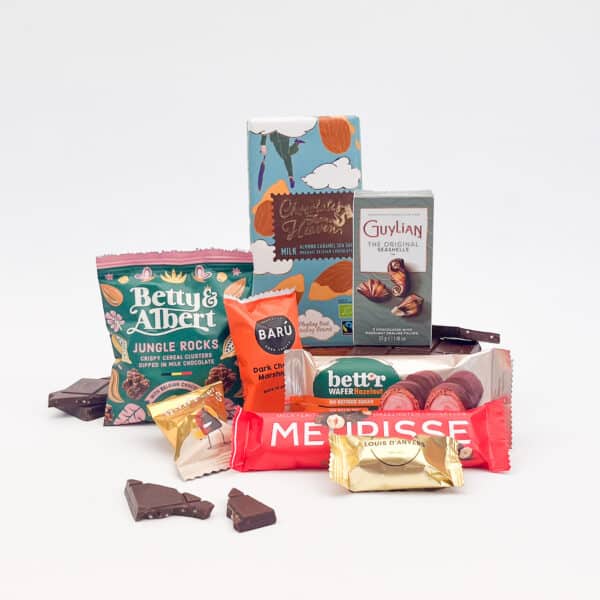 Mooi bedrukte geschenkbox, formaat Small, gevuld met chocolade producten en persoonlijke kaartje