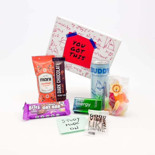 Medium geschenkbox gevuld met energy en focus snacks & drinks