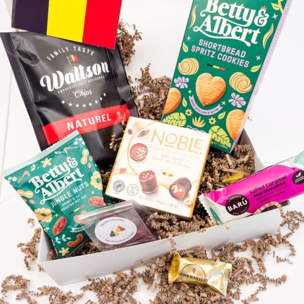 Inhoud Best of Belgium Box Medium: Waltson chips, jungle nuts, pralines, Baru en Gentse cuberdons