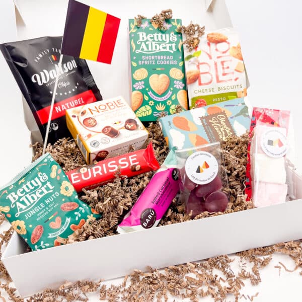 Inhoud Best of Belgium Box XL: chocoladetablet, Meurisse reep, zandkoekjes, kaaskoekjes en cuberdons