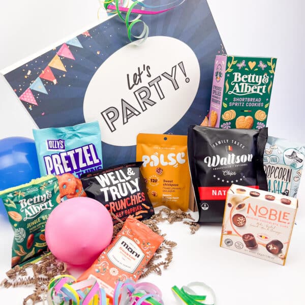 Zoet & Hartig Box Large met feestelijke bedrukking tussen ballonnen en serpentine
